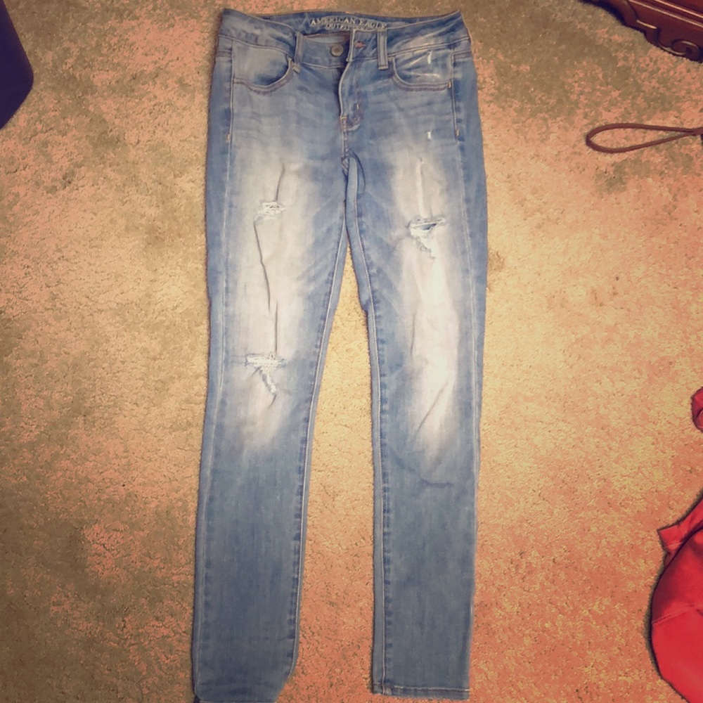 Mid rise distressed jegging